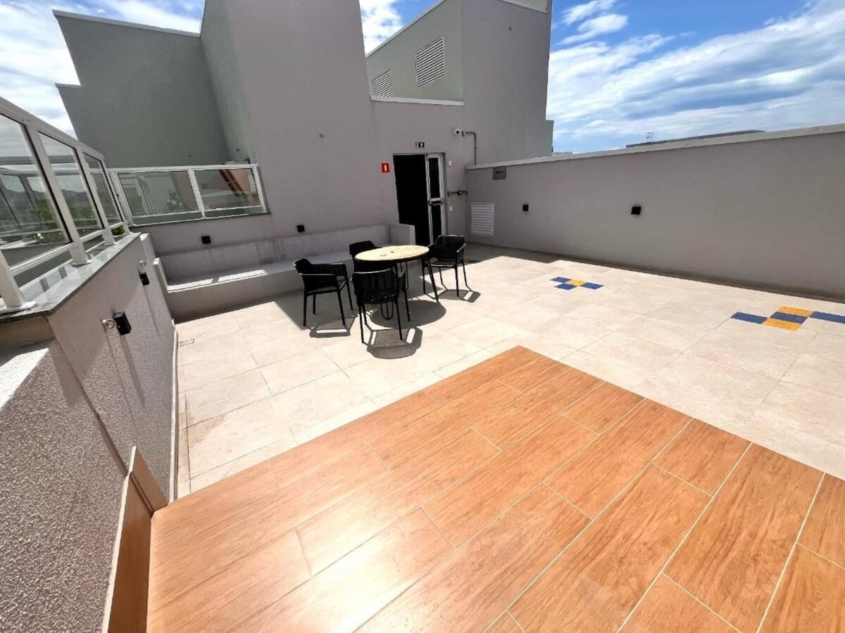 Apartamento De 2 Quartos, Com Piscina E Ha 10 Km De Copacabana *