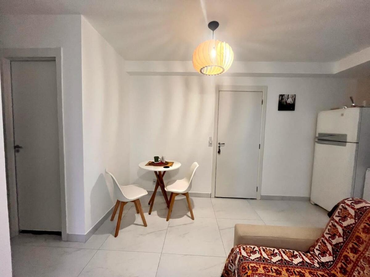 De 2 Quartos, Com Piscina E Ha 10 Km De Copacabana Rio de Janeiro
