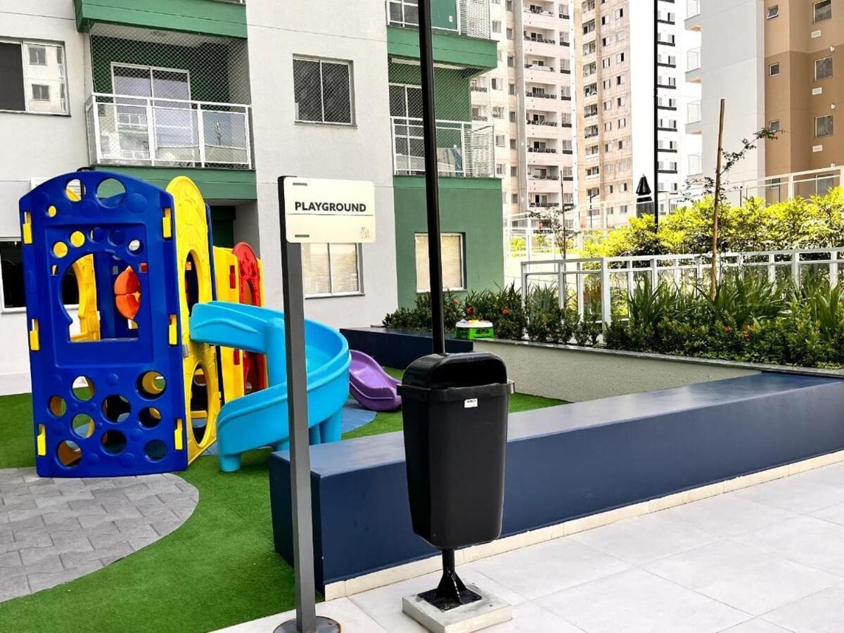 De 2 Quartos, Com Piscina E Ha 10 Km De Copacabana