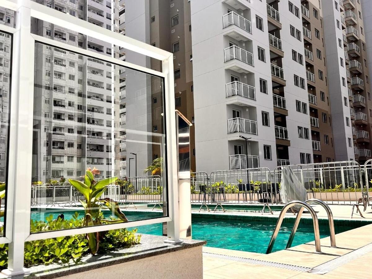 De 2 Quartos, Com Piscina E Ha 10 Km De Copacabana * Rio de Janeiro