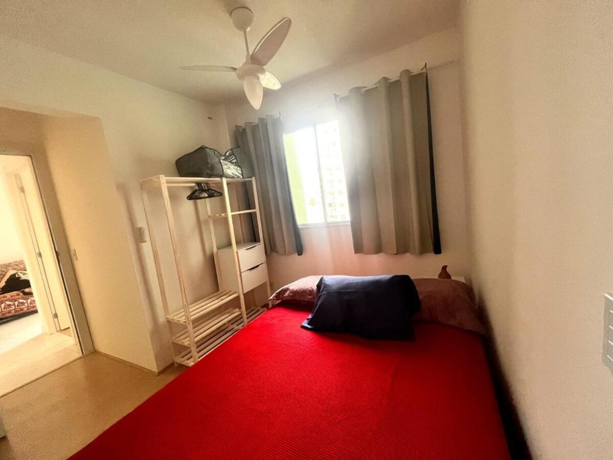 De 2 Quartos, Com Piscina E Ha 10 Km De Copacabana *