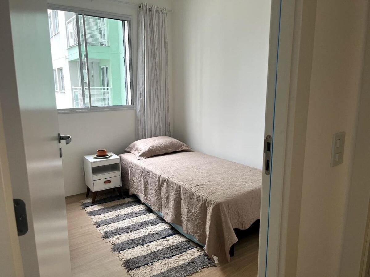 De 2 Quartos, Com Piscina E Ha 10 Km De Copacabana