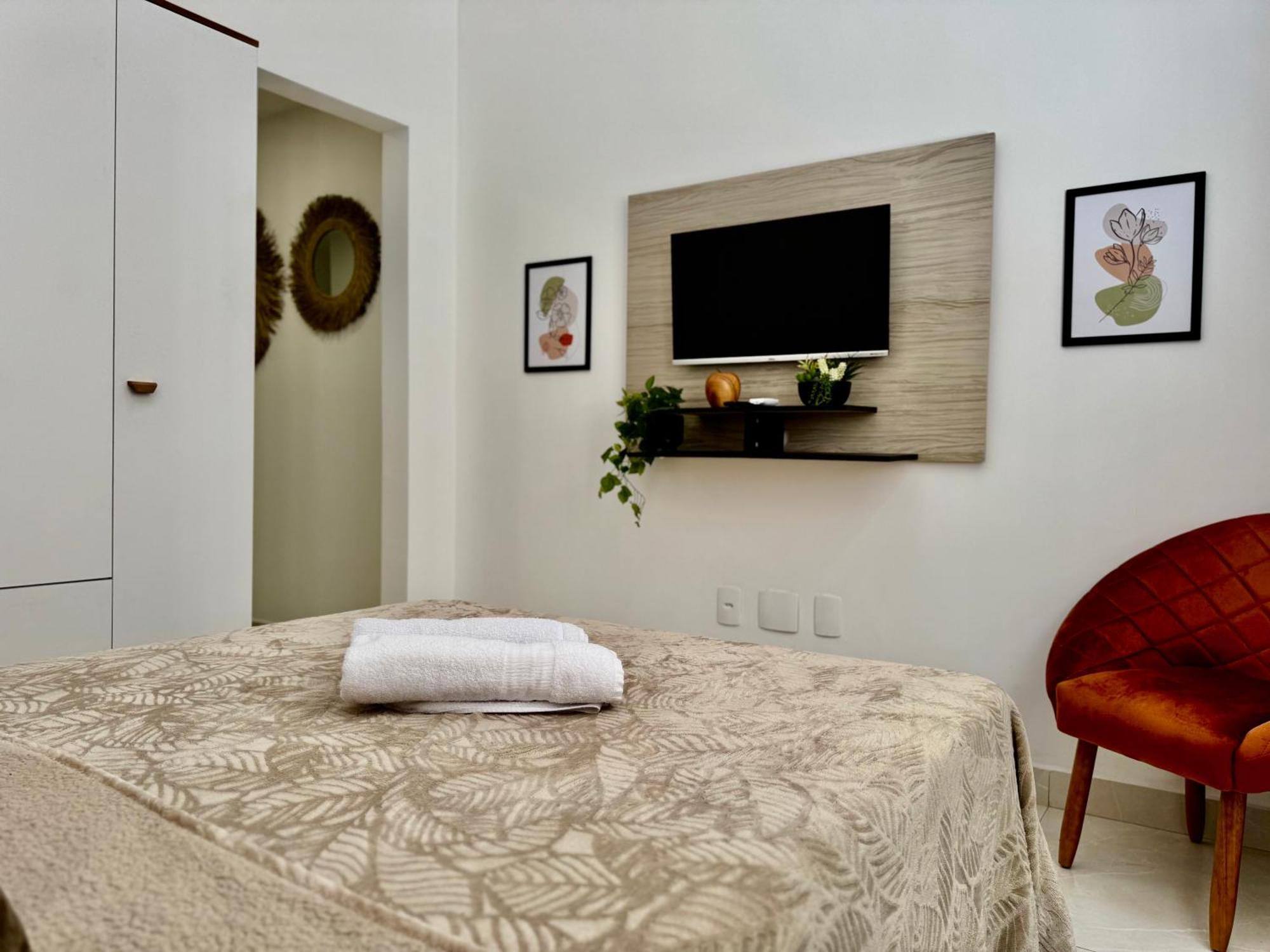 Just 2 Blocks From Copacabana Cozy & Convenient Retreat!