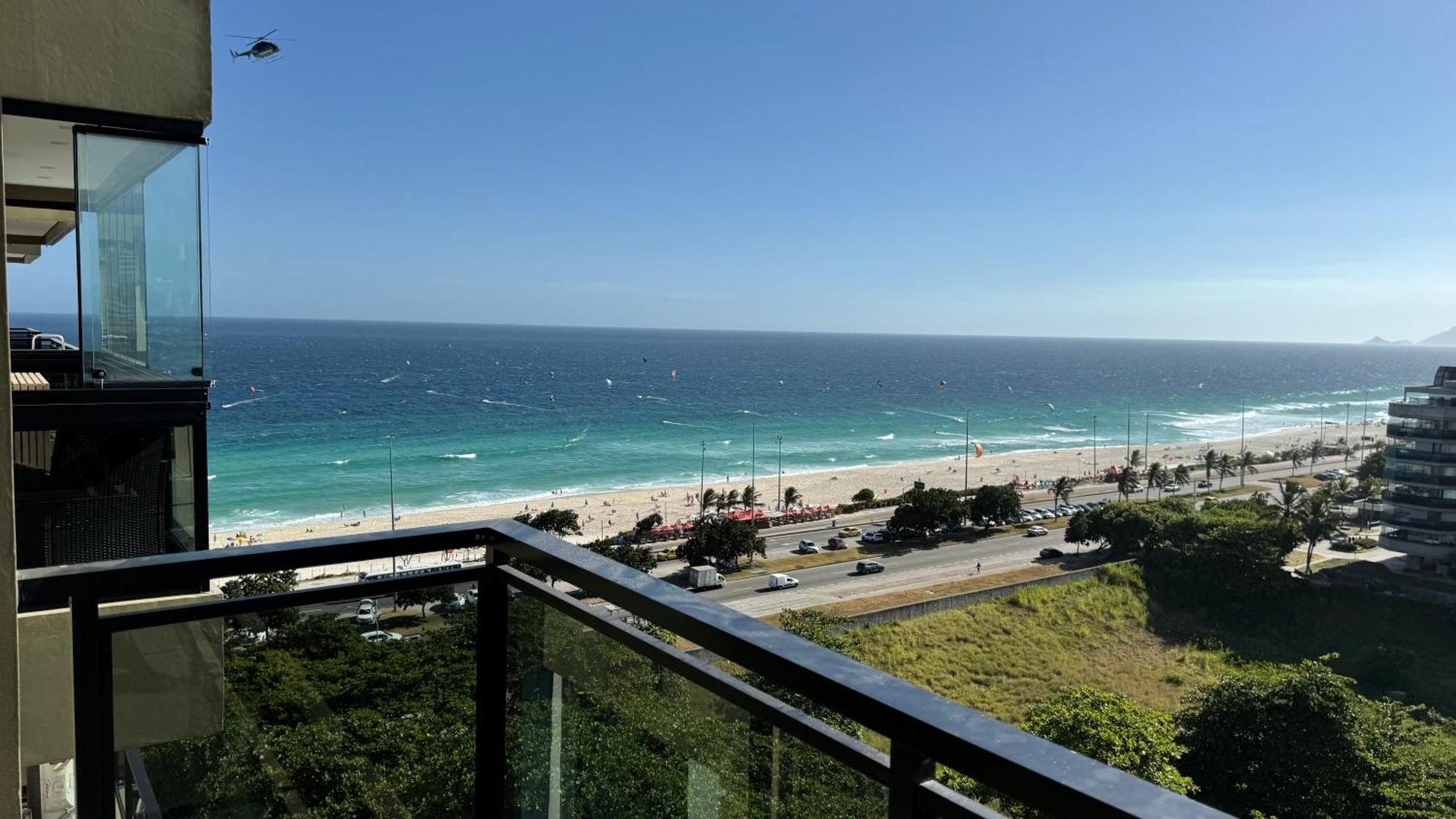 Apartamento Em Frente A Da Barra, Posto 6 *