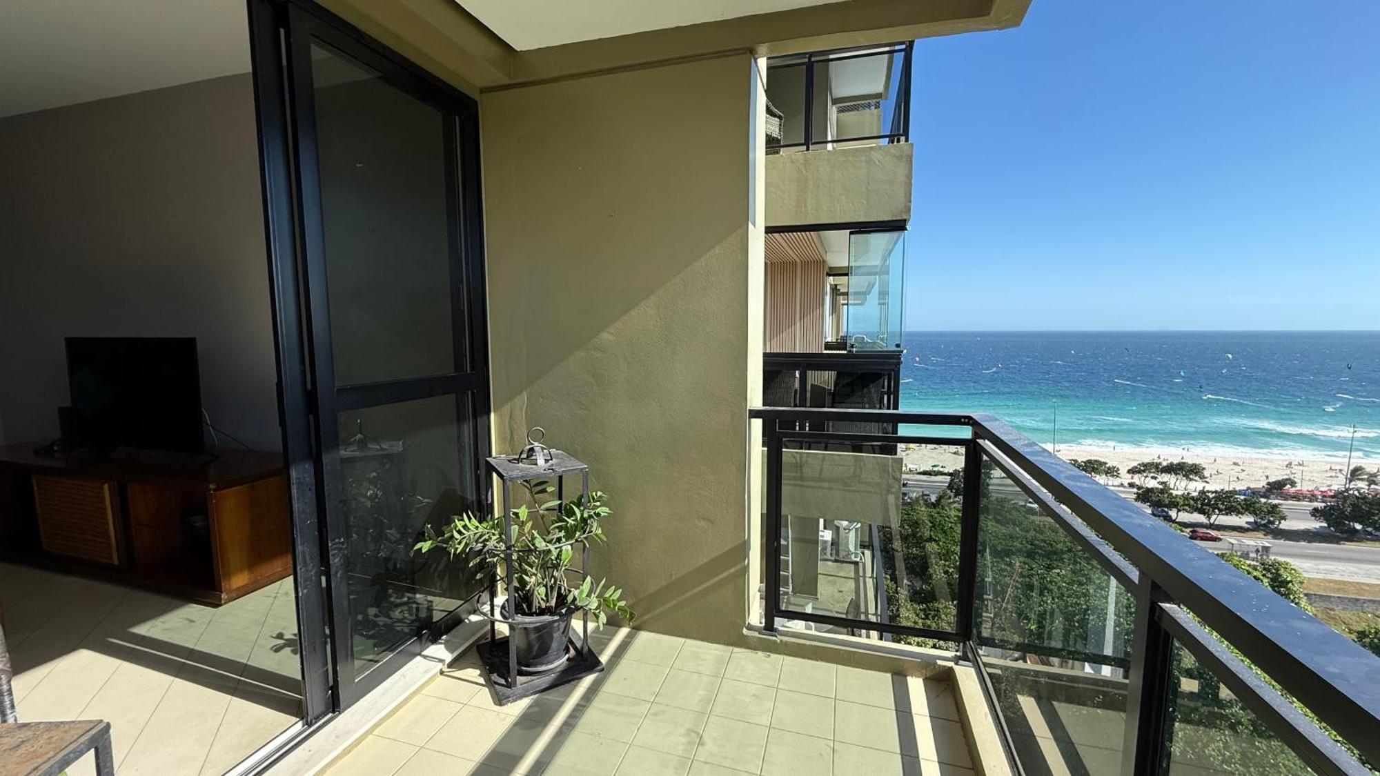 Apartamento Em Frente A Da Barra, Posto 6 *