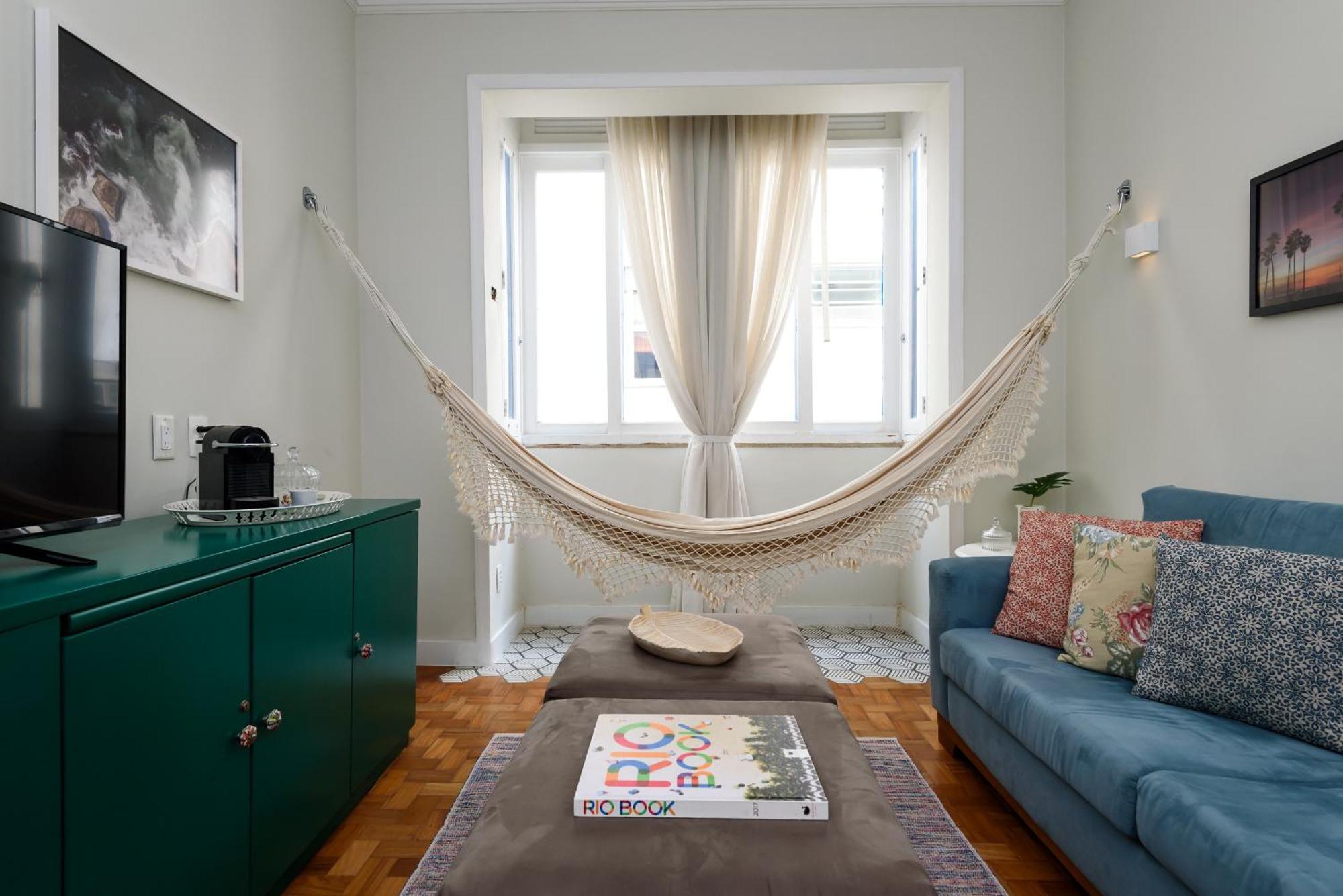 Apartamento Leblon, Muito Aconchegante Na Jose Linhares - Besthostrio