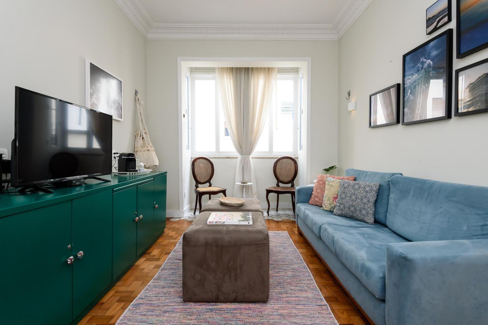Apartamento Leblon, Muito Aconchegante Na Jose Linhares - Besthostrio *