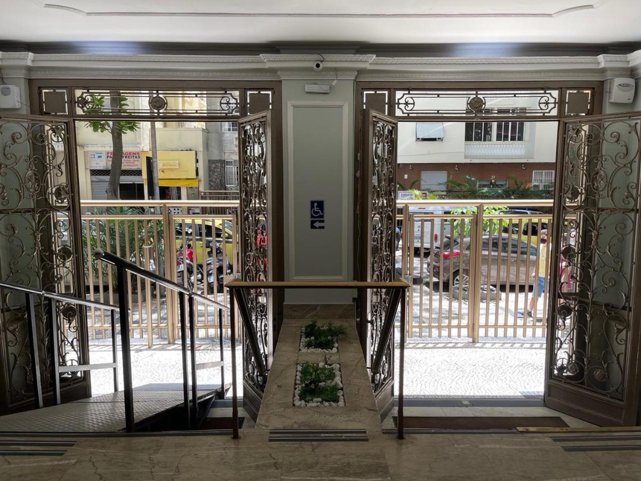 Tranquilo, Na Quadra Da E Perto De - Besthostrio * Rio de Janeiro