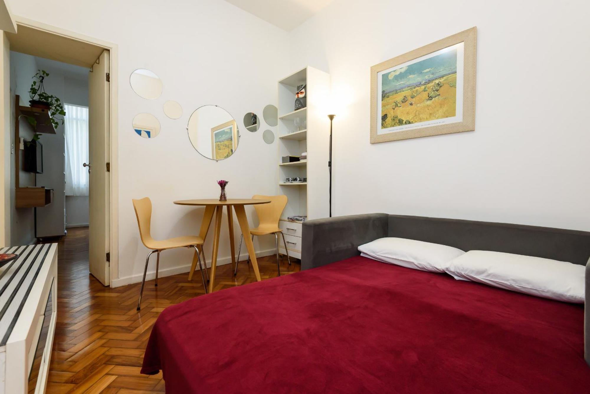 Tranquilo, Na Quadra Da E Perto De - Besthostrio Apartamento