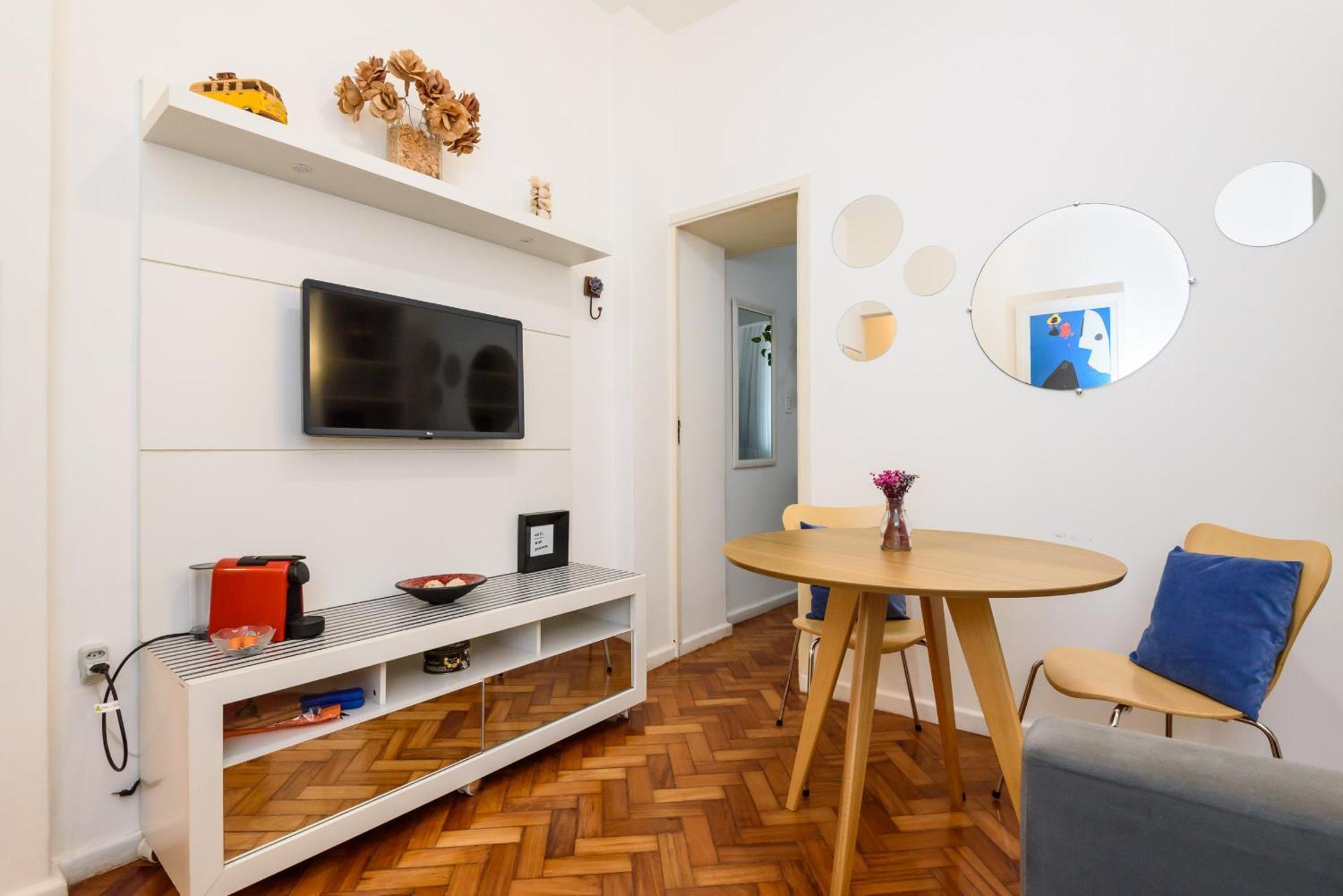 Tranquilo, Na Quadra Da E Perto De - Besthostrio Apartamento