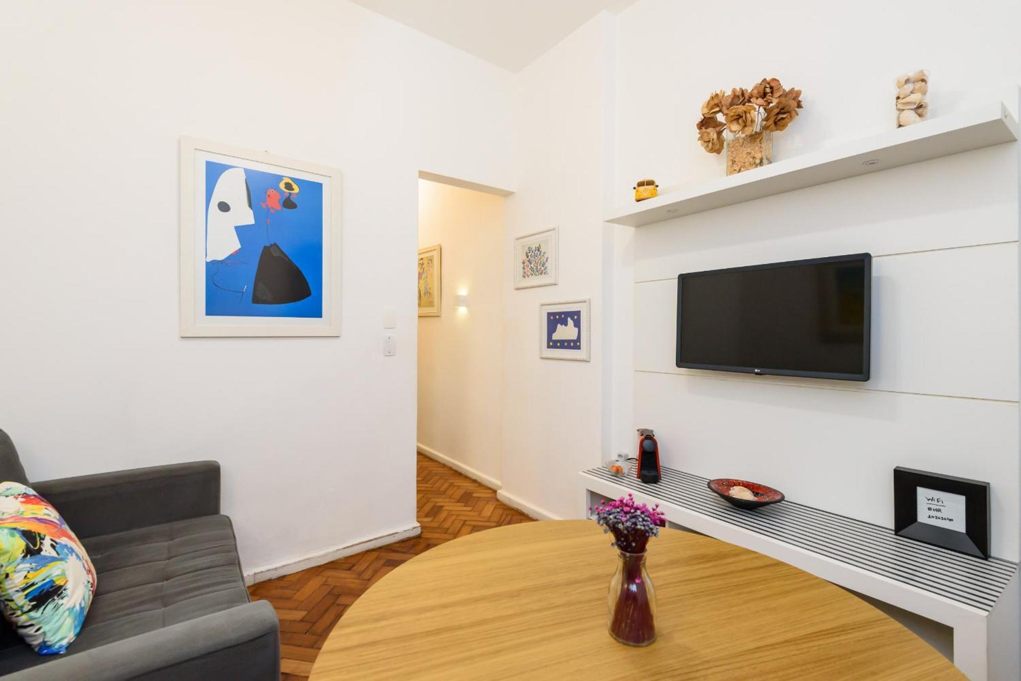 Tranquilo, Na Quadra Da E Perto De - Besthostrio Apartamento