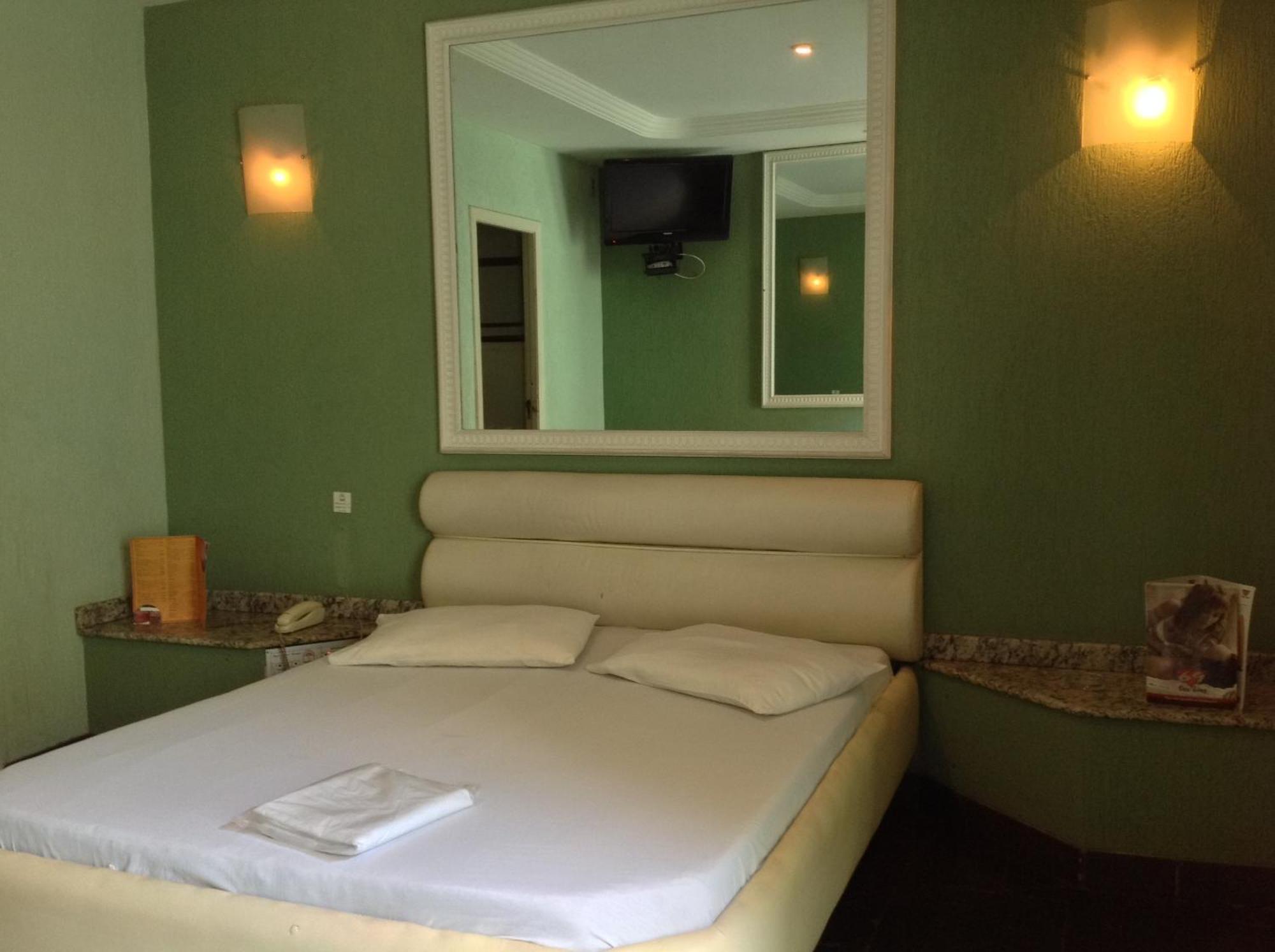 Love hotel (adults Only) *