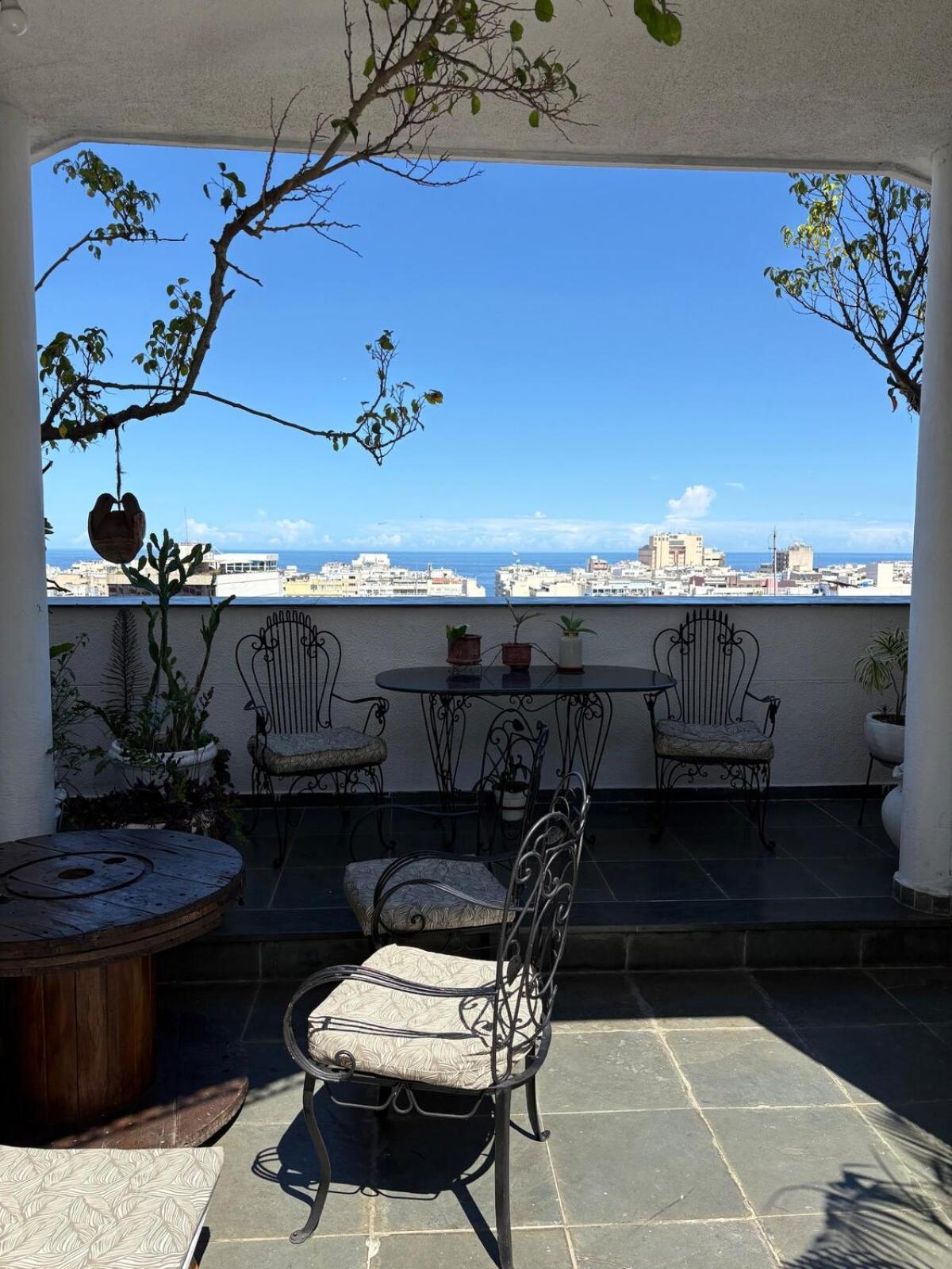 Two Bedrooms In Penthouse With Bathroom And View *