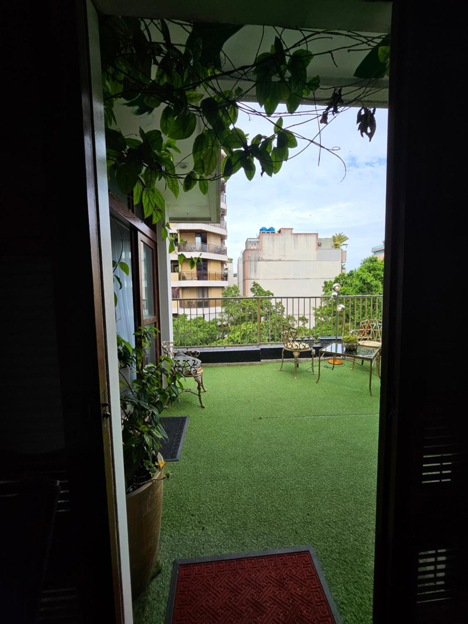 Charmosa Cobertura Em Ipanema Na Quadra Da De Quarto, Sala, Terraco E Sauna