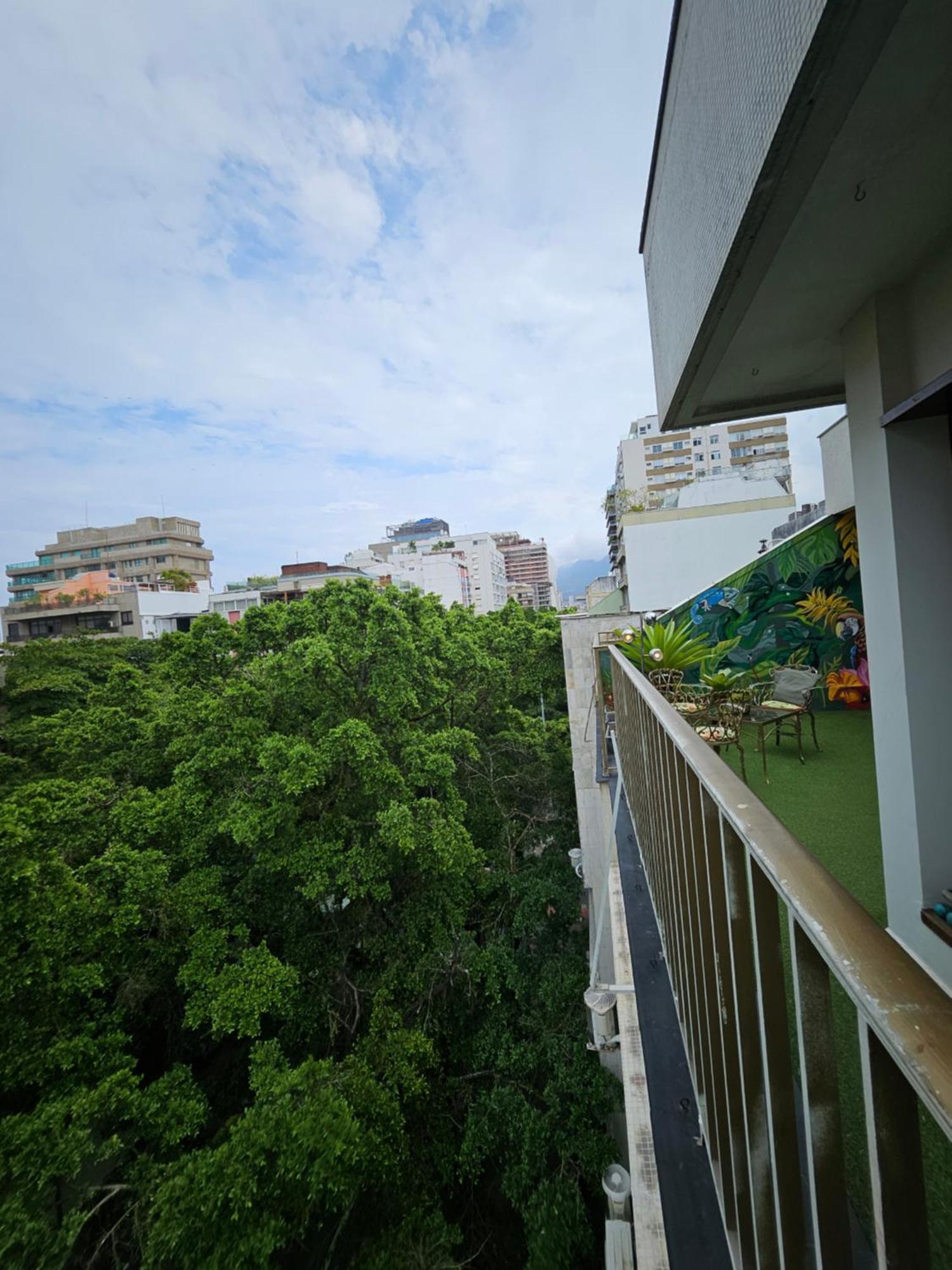 Charmosa Cobertura Em Ipanema Na Quadra Da De Quarto, Sala, Terraco E Sauna *