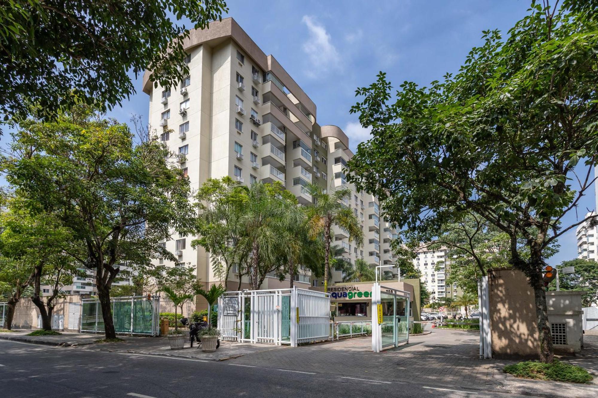 Apartamento Apto 2 Quartos Com Varanda Em Frente Ao Riocentro Barra Olimpica Wi-fi Rapido Piscina Cozinha Completa E Estacionamento Portaria 24h Sala Homeoffice Brinquedoteca E Parquinho Infantil Ideal Grupos Familias E A Trabalho *