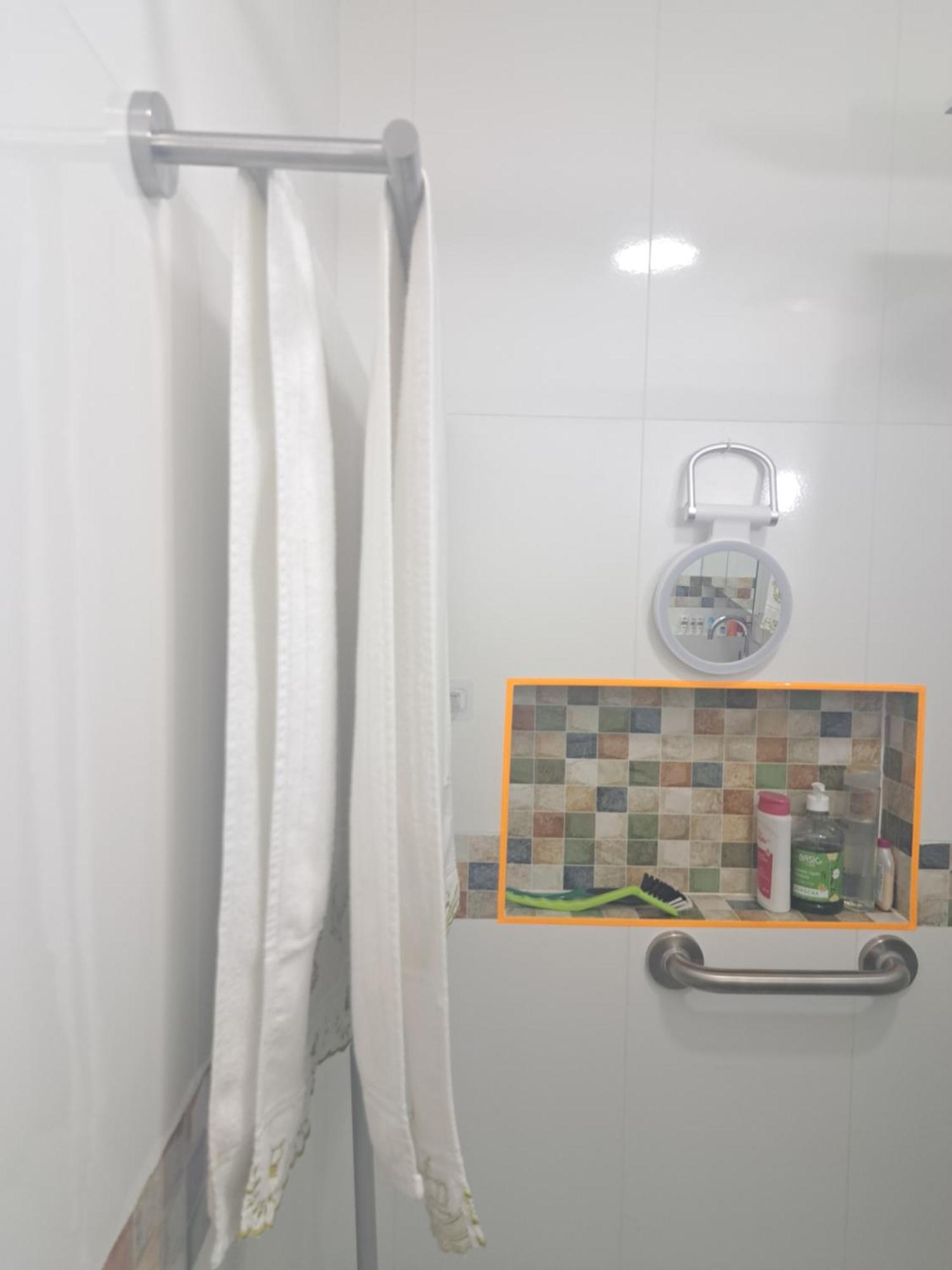 Quarto em Acomodações Particulares Confortavel Pertinho Da *