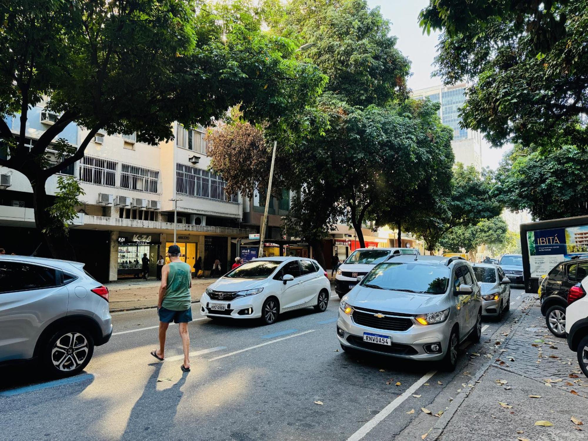 Ipanema Novo, Amplo 3 Quartos - Besthostrio *