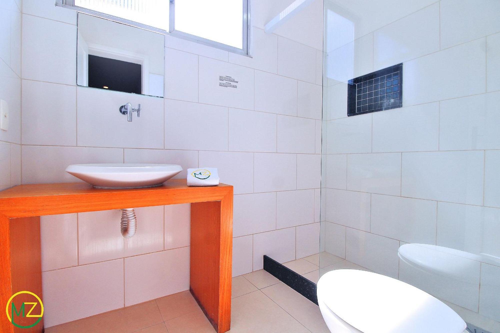 Sala C/ 2 Banheiros 4 Pessoas Apartment