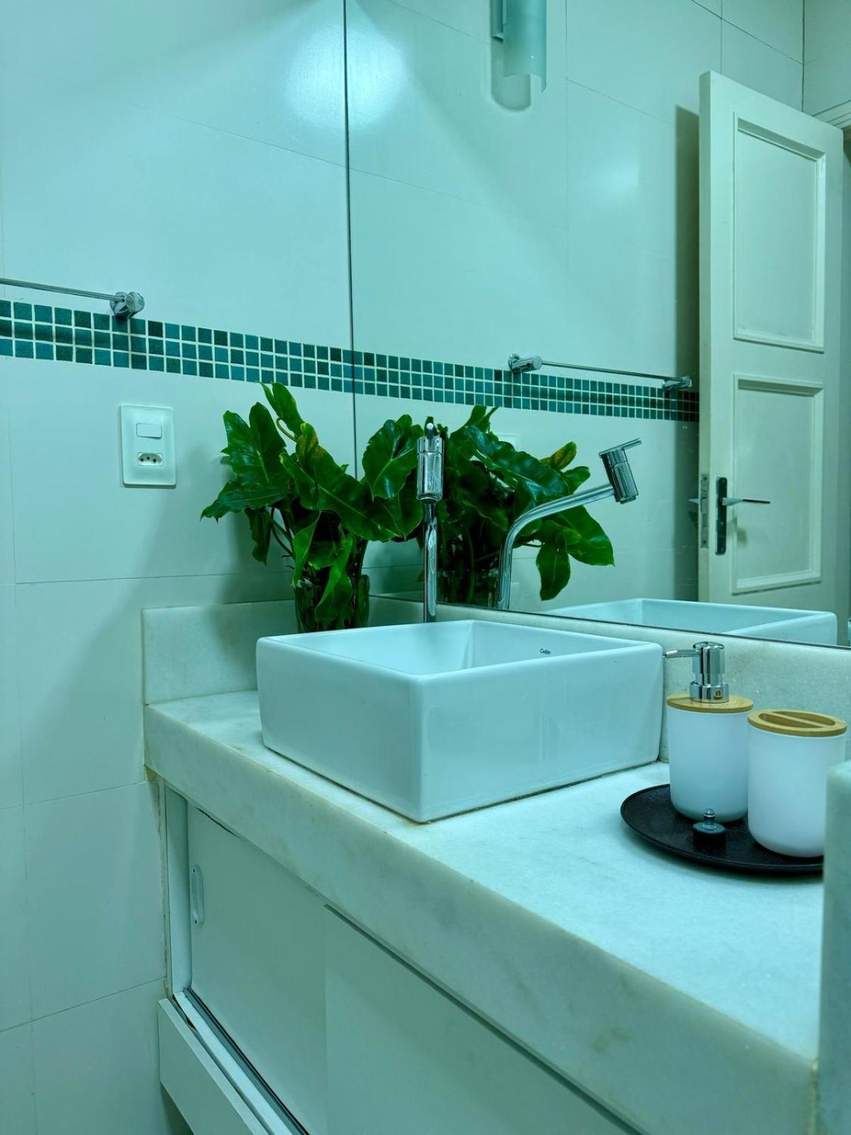 Apartamento Bem Localizado Com Garagem Apartamento *