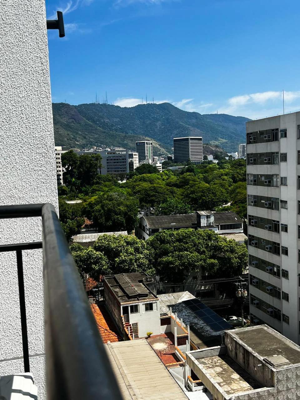 No Apartamento *