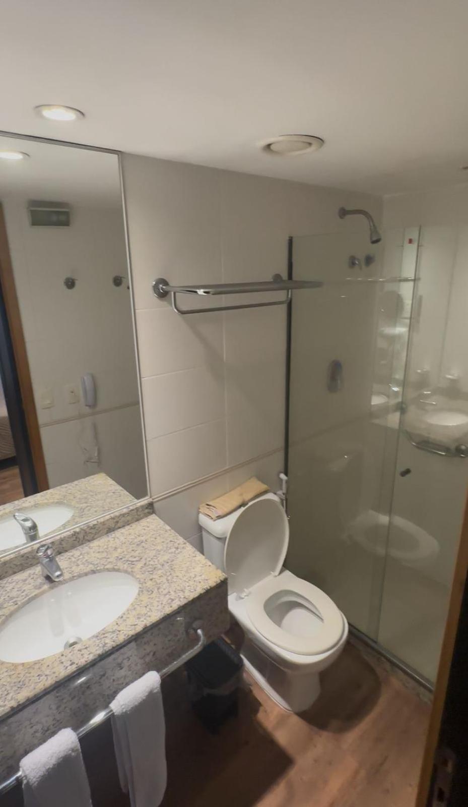 Apartamento Flat Na Barra Da Tijuca - Premium - Com Cozinha, Microondas, Estacionamento, Balsa Praia, Academia, Muito Lindo, Confortavel E Aconchegante Rio de Janeiro