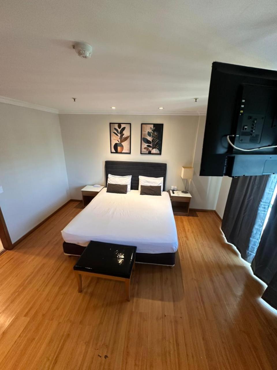 Apartamento Barra Da Tijuca - 508 - De Frente Maravilhosa Piscina - Estacionamento Gratuito - Academia Comphania Atletica - Balsa Gratis - Microondas - Geladeira Grande - Recepcao 24horas - Wi-fi - Com Pia