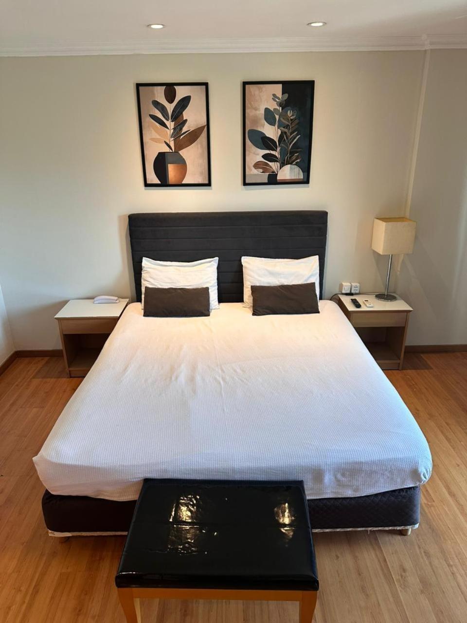 Barra Da Tijuca - 508 - De Frente Maravilhosa Piscina - Estacionamento Gratuito - Academia Comphania Atletica - Balsa Gratis - Microondas - Geladeira Grande - Recepcao 24horas - Wi-fi - Com Pia Apartamento *