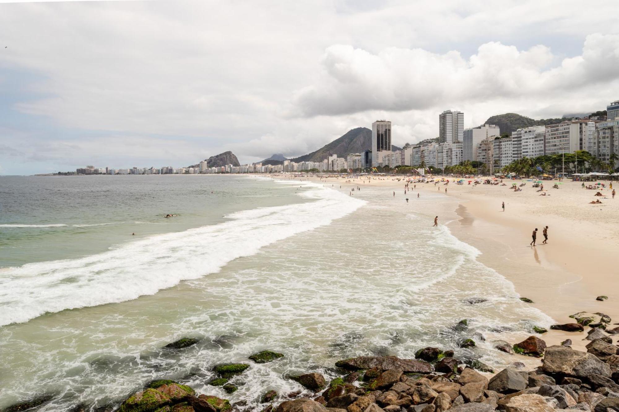 Em Copacabana Com Varanda 2 Quartos Apartment