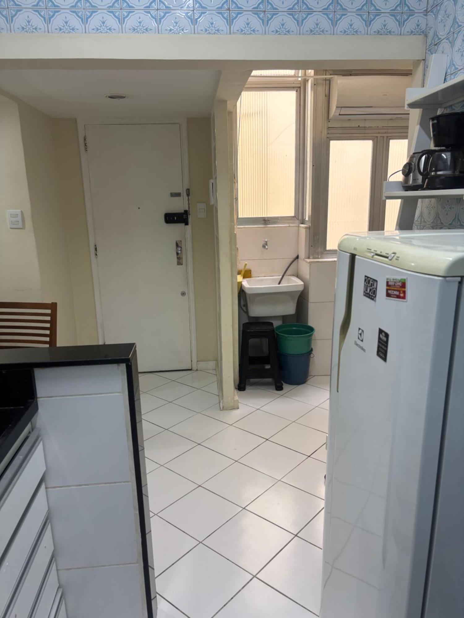 Mobiliado Em Copacabana A 100m Da Apartamento