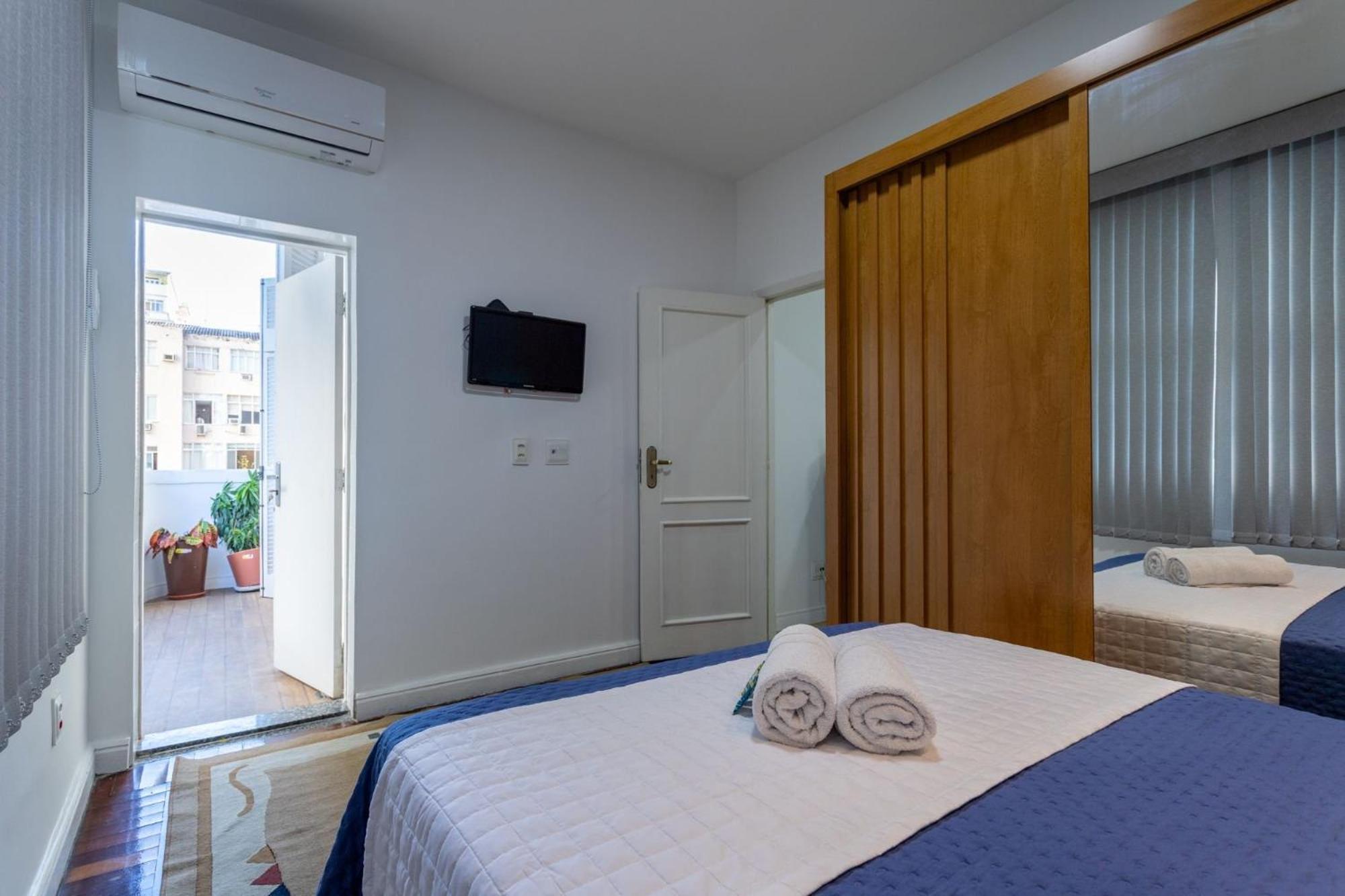Em Copacabana Com Varanda 2 Quartos Apartment