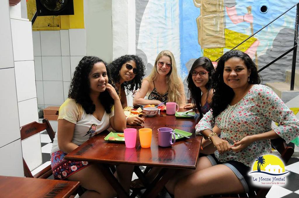 Hostel Le House *