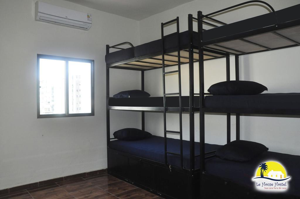 Hostel Le House *