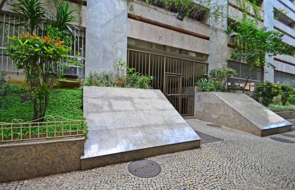 Confortavel E Seguro 2 Quartos Com Varanda No Leme Apartamento