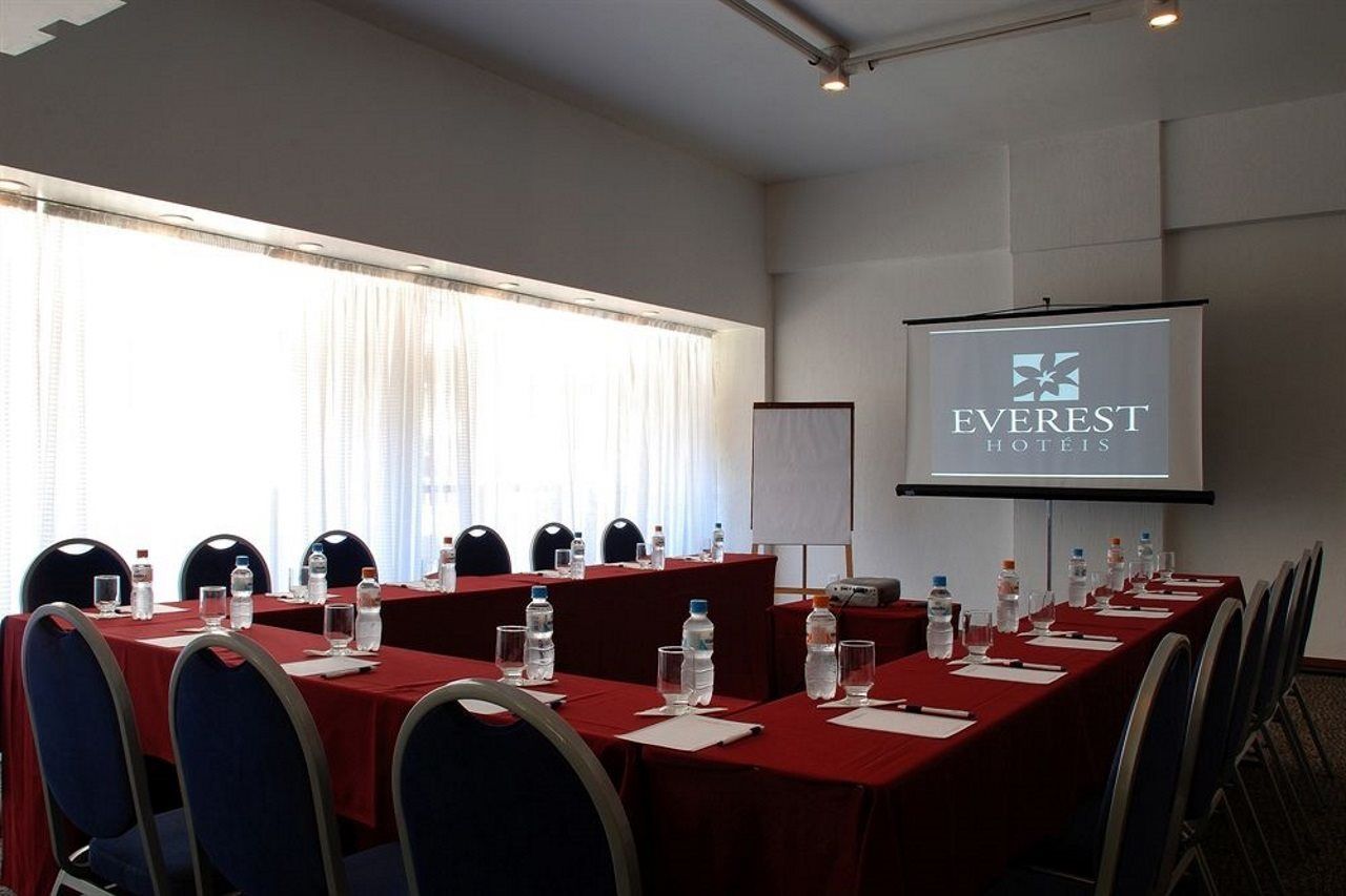 Hotel Everest Park 3*