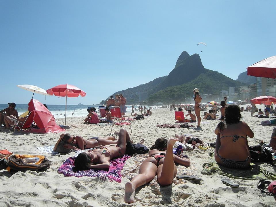 Maravilhoso Sala E Quarto Completo Na Quadra Da Praia De Copacabana Posto 5 *
