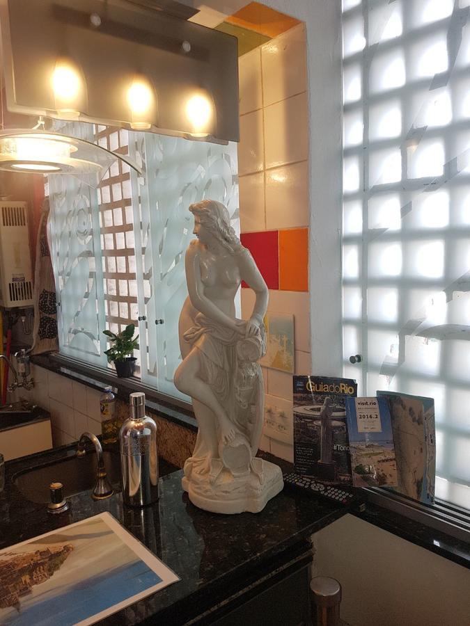Apartamento Apto Copacabana Com 2 Suítes *