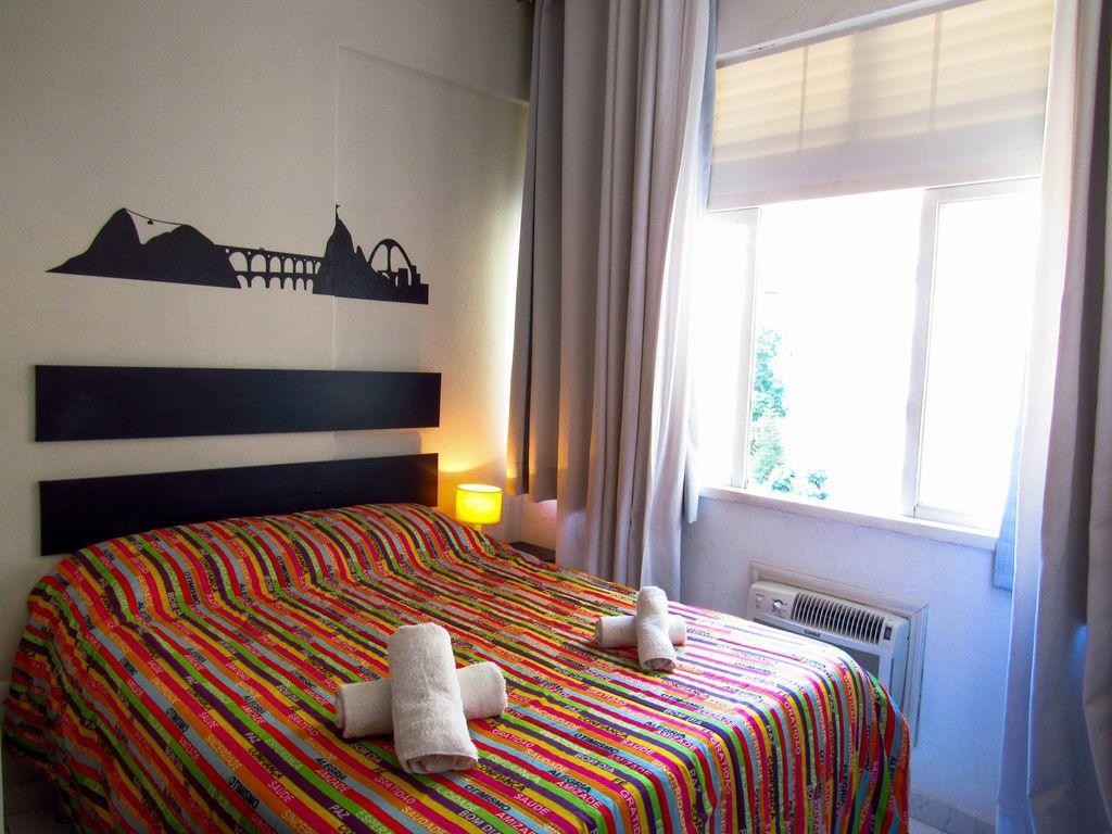 Apartamento Lindo E Econômico! Quadra Praia Copacabana *