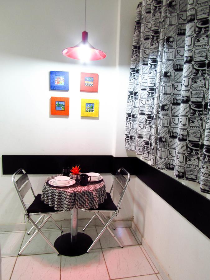 Apartamento Lindo E Econômico! Quadra Praia Copacabana