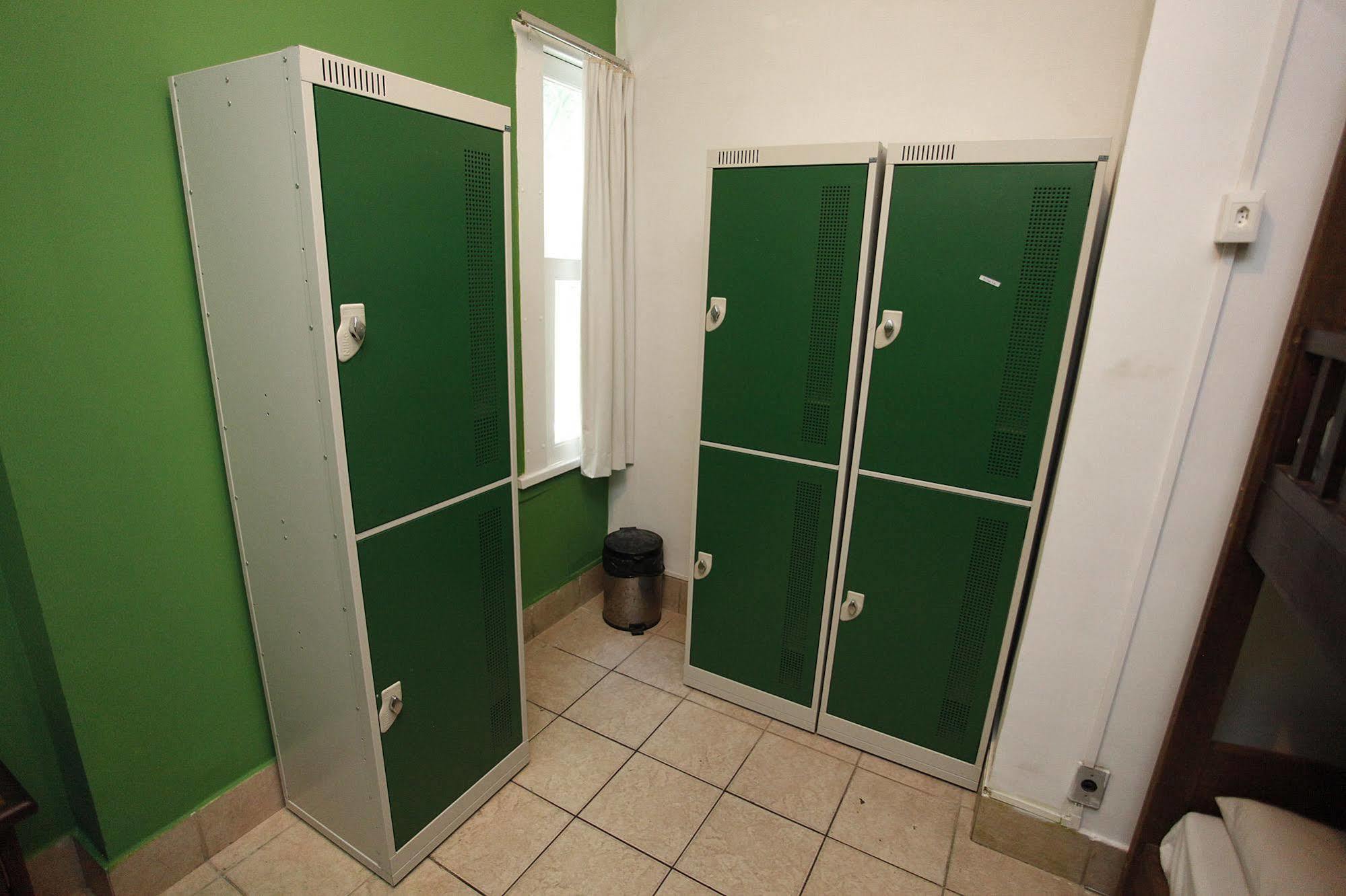 Guest house Adventure House 2*