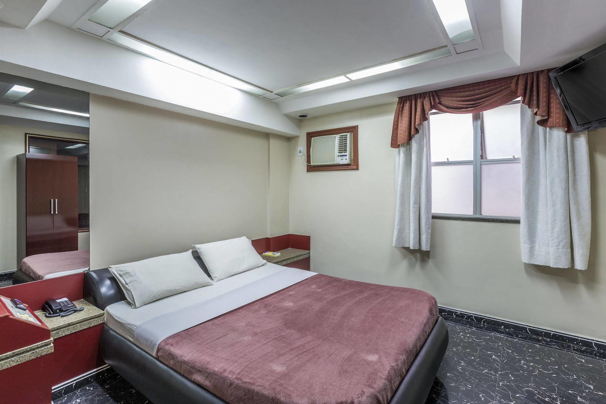 Fênix Hotel 2*