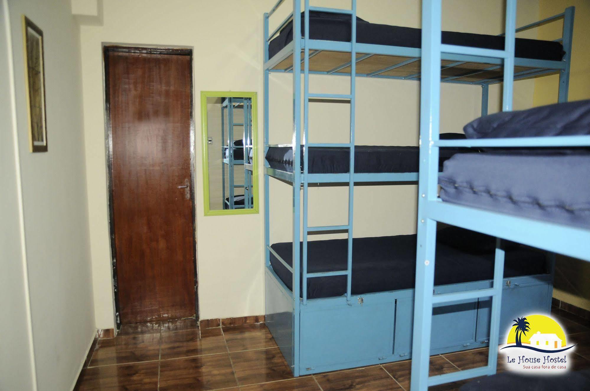 Hostel Le House *