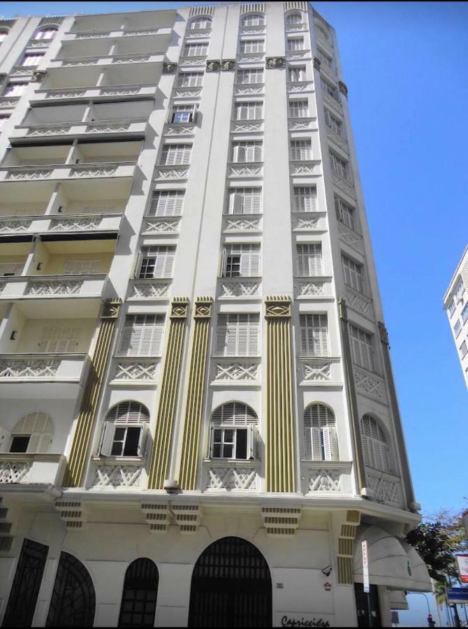 Residencial Com Serviços 45 Metros Decorado Com Sala, Suíte, Cozinha Quadra Da De Copacabana *