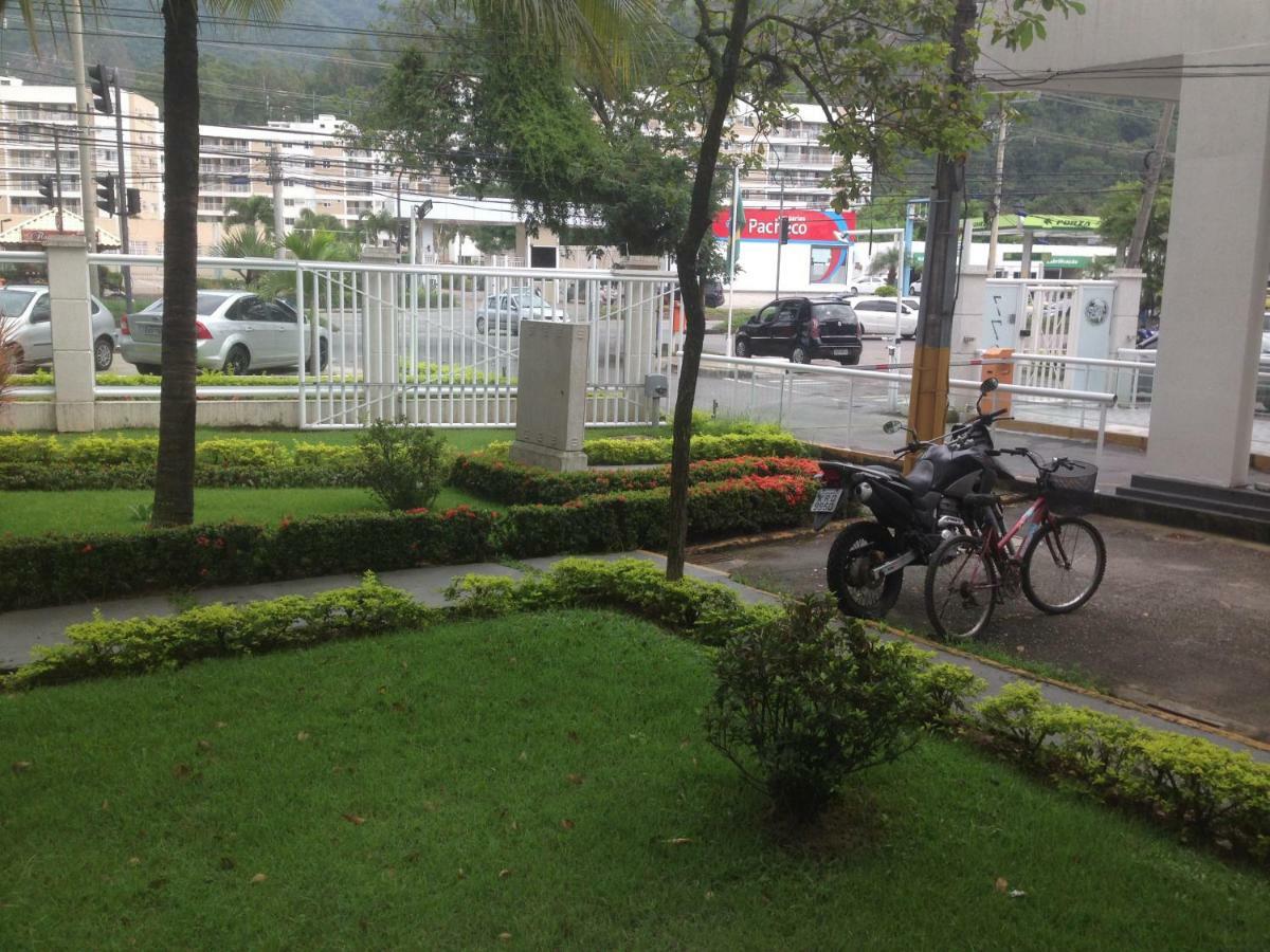 Apartment Apartamento Com 2 Quartos Em Condominio, Estacionamento E Portaria 24h - Comercio Ao Lado - Wi-fi - Netflix E Cozinha Completa Rio de Janeiro