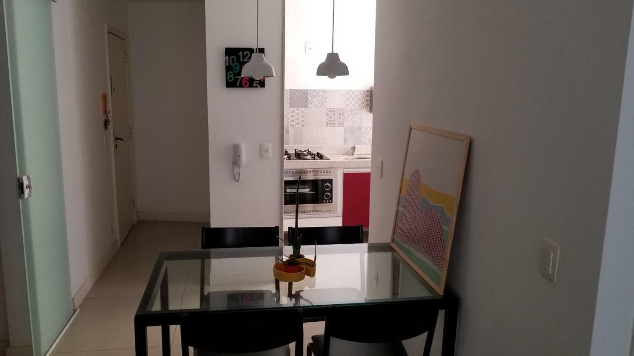 Em Copacabana - Rua Bolívar - 2 Quartos - Excelente Localização Apartamento Rio de Janeiro