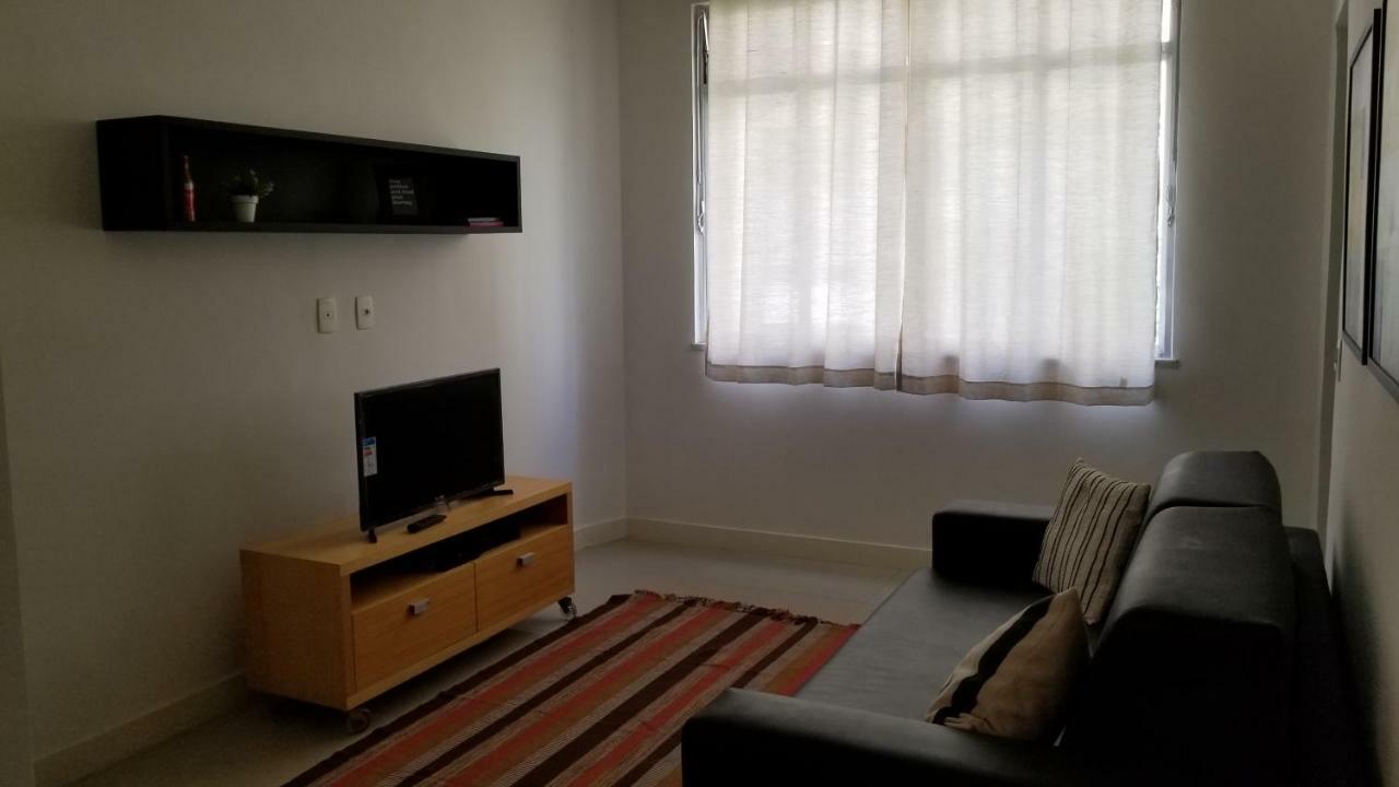 Em Copacabana - Rua Bolívar - 2 Quartos - Excelente Localização Apartamento