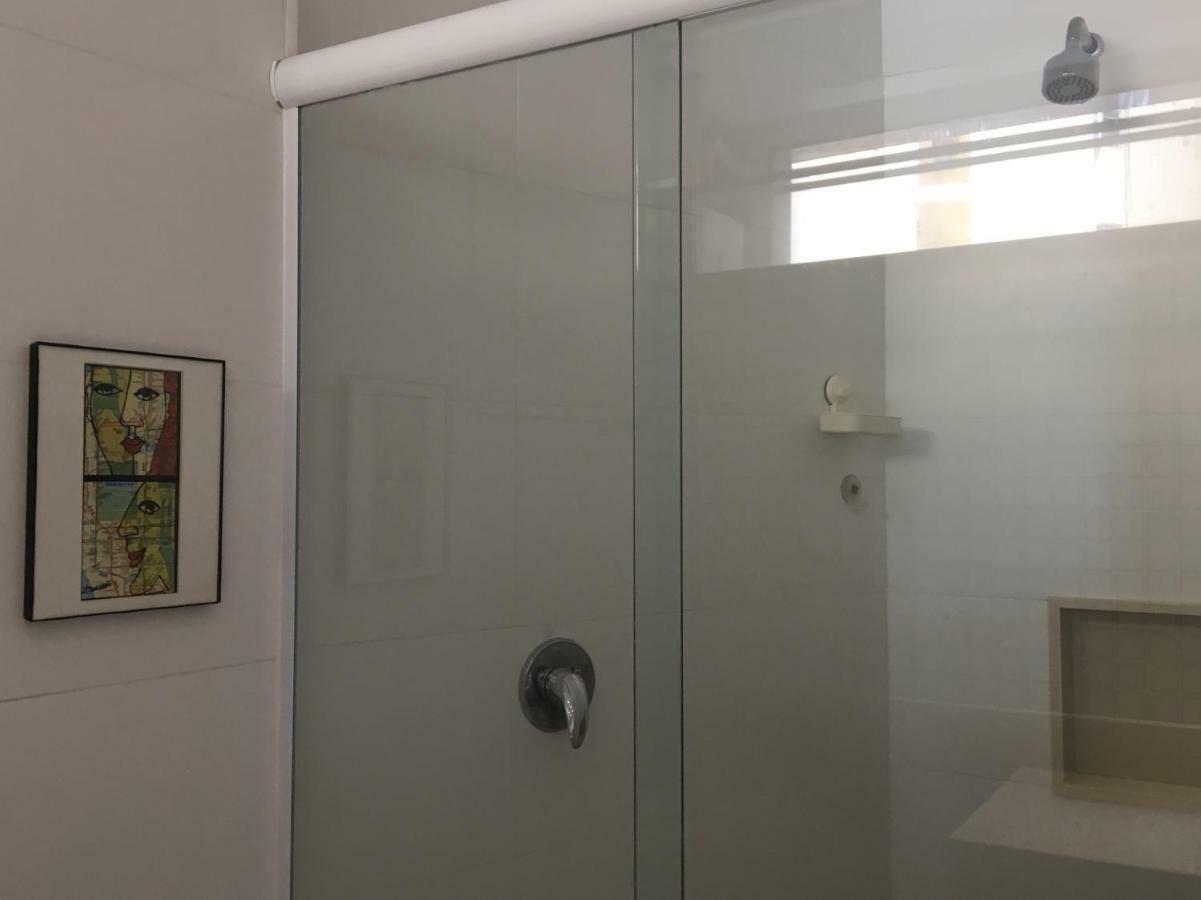 Apartamento Em Copacabana - Rua Bolívar - 2 Quartos - Excelente Localização Rio de Janeiro