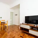 Pineapples PM402 - Moderno apartamento ideal para famílias em Ipanema a 250m da praia de Ipanema
