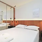 JÓIA RARA - Studio de luxo NOVO em prédio recém construído em Copacabana para até 3 pessoas