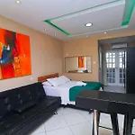 Studio renovado com Varanda em Copacabana!